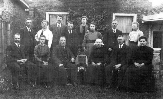 foto met o.a. Hendrik Smits en Gerbrig Smits.